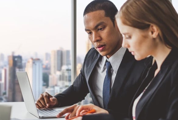 Two finance experts working together.