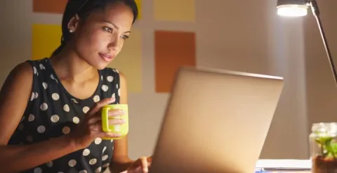 Healthcare worker using artificial intelligence tools on a laptop to support better mental health outcomes.